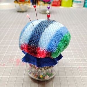 GROOVY GLAM Handmade Plaid Sewing Pin Cushion with Pins and Storage